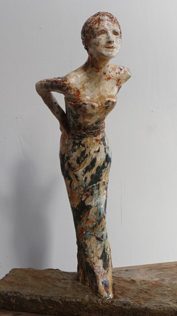 woman in the mirror 
cast concrete+plaster, tint, patina, torch 
 20 x 15 x 6 inch (51 x 38 x 15 cm)  

 inspired by Richard Avedon photograph of the model Dorian Leigh